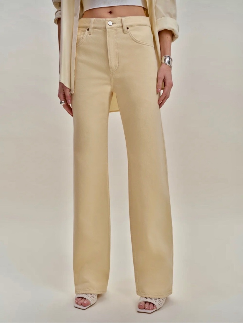 NWT Reformation Val 90s Mid Rise Straight Jeans in Butter - Size 29